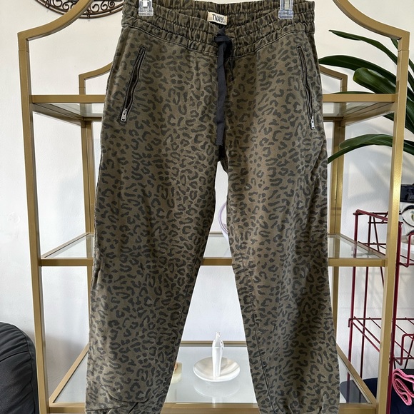 Aritzia leopard joggers - Picture 1 of 5